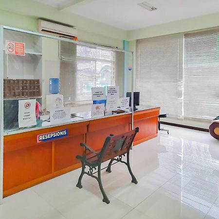 Urbanview Hotel Bartu Moh Toha Bandung By Reddoorz Buitenkant foto